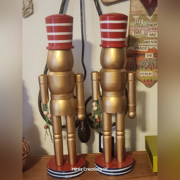 Crown & Ivy Gold Maize Nutcrackers NWT Decorative Item - Picture 5 of 5